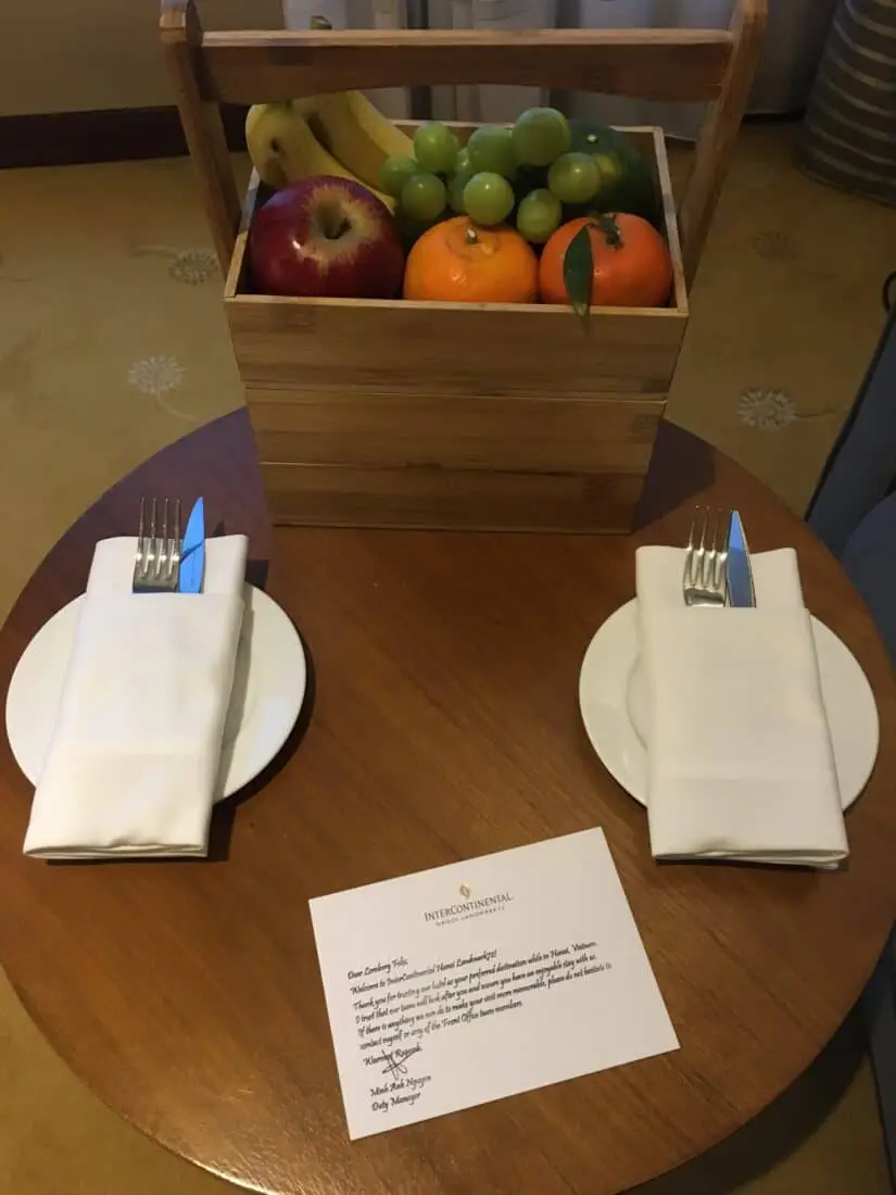 InterContinental Hanoi Fruchtkorb im Wohnzimmer