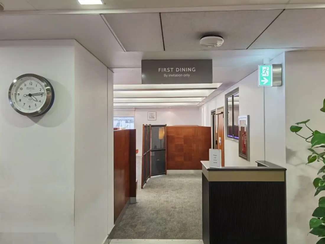 BA F Dining LHR Eingang