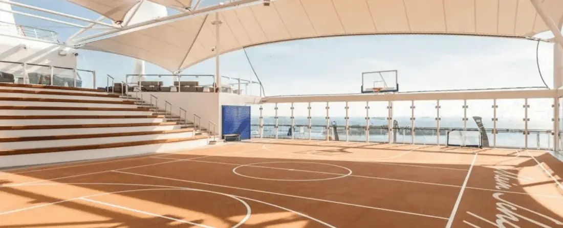 meinschiff6 sportplatz