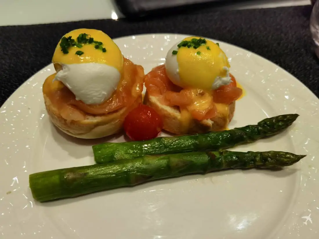 QR Al Mourjan Lounge DOH Eggs Benedict