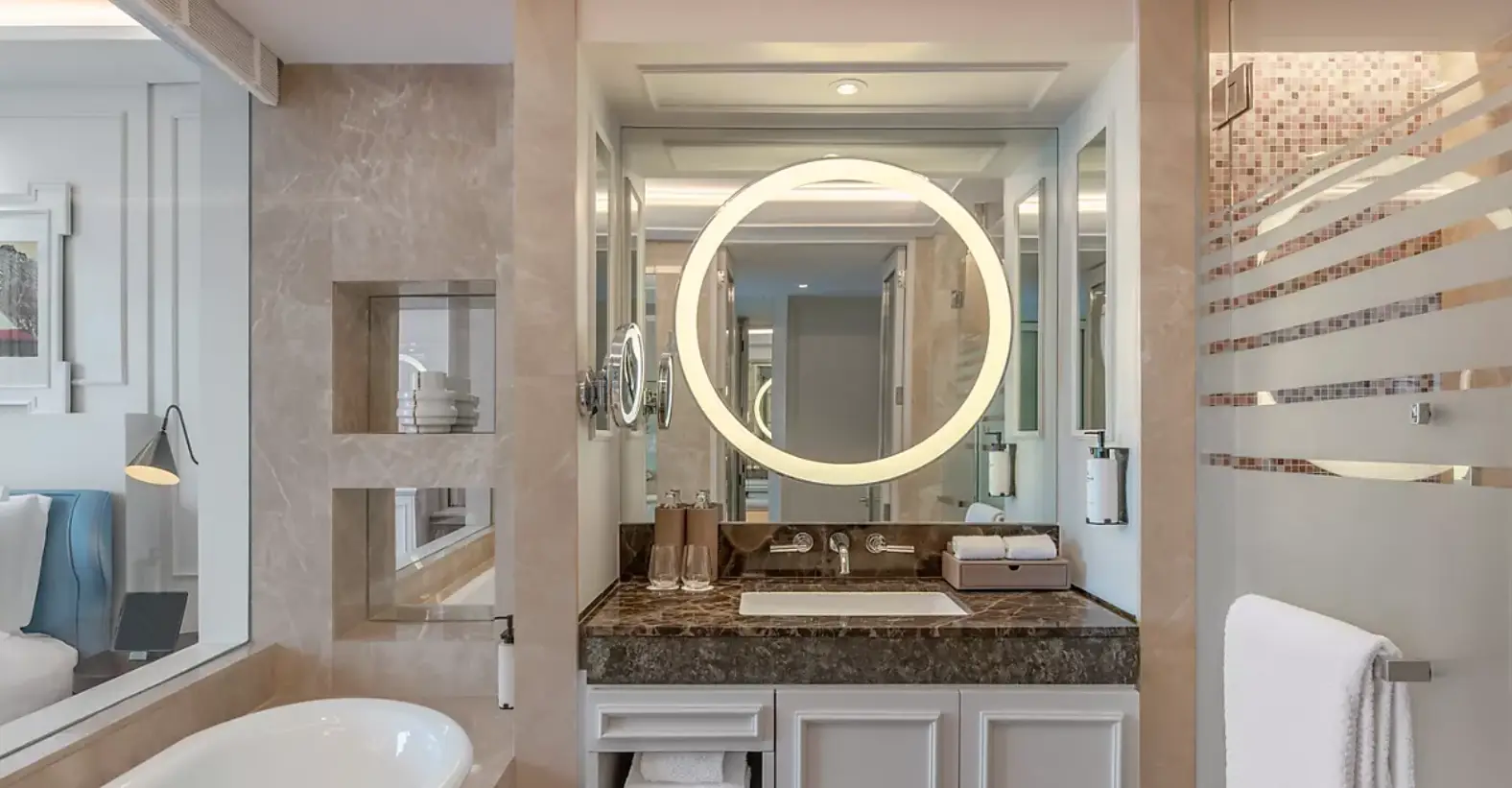 Sukhumvit Bangkok Luxury Room Bath