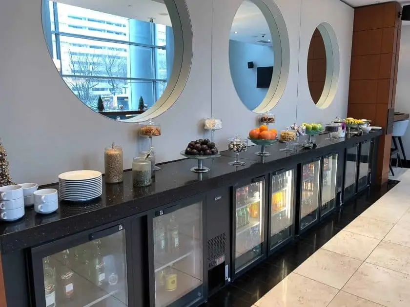 hilton warsaw executive lounge snacks
