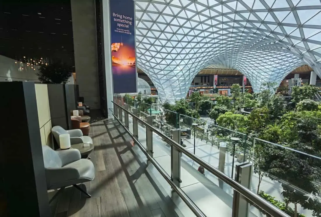 QR Al Mourjan Lounge DOH Garden Sitze Aussicht 2 1