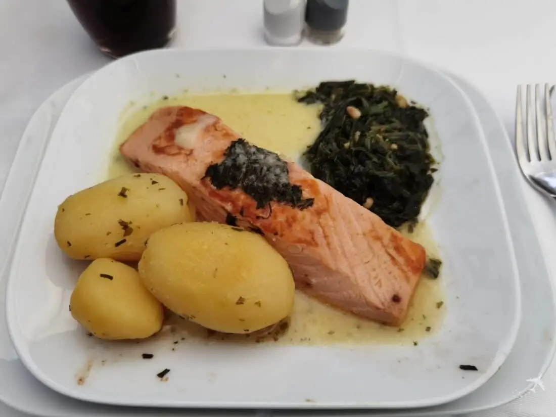 LH Biz MUC YYZ Lachsfilet