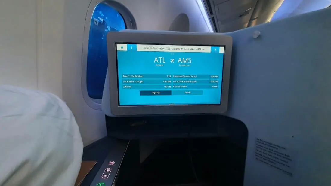 KLM screen business 787