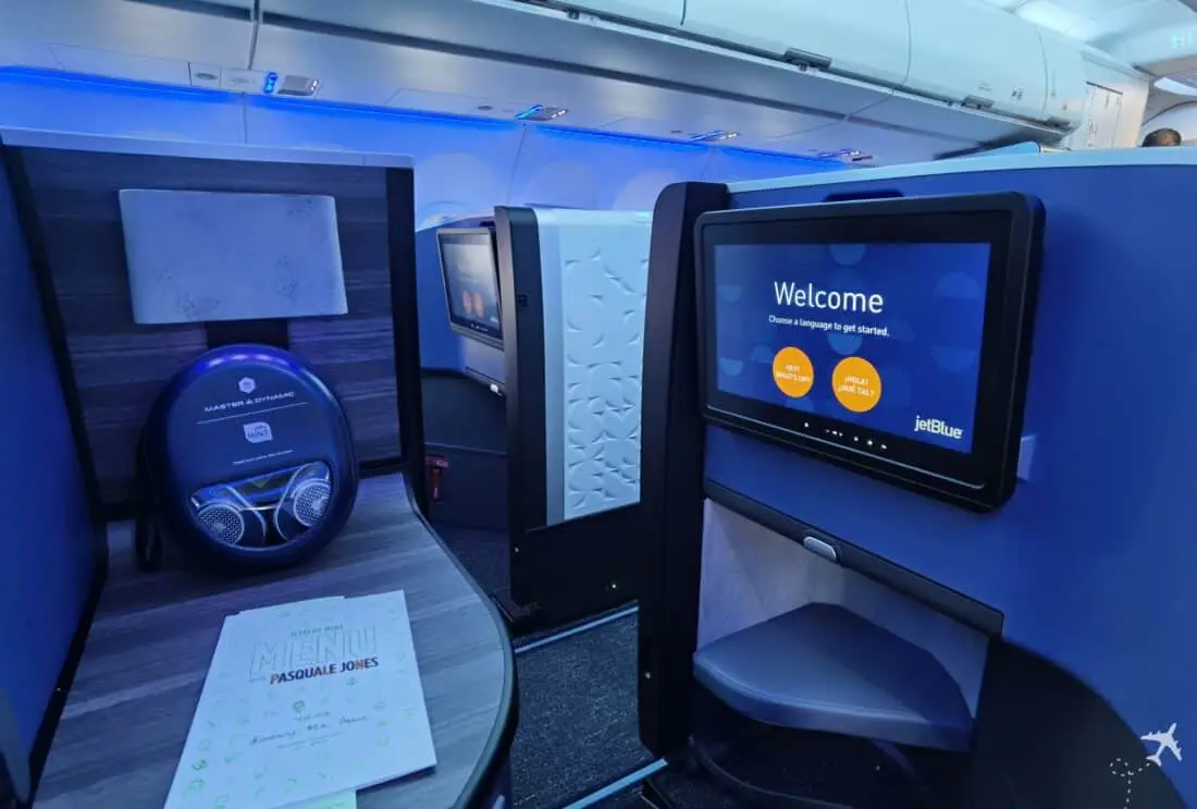 Jeblue Business A321LR Bildschirm eingeklappt
