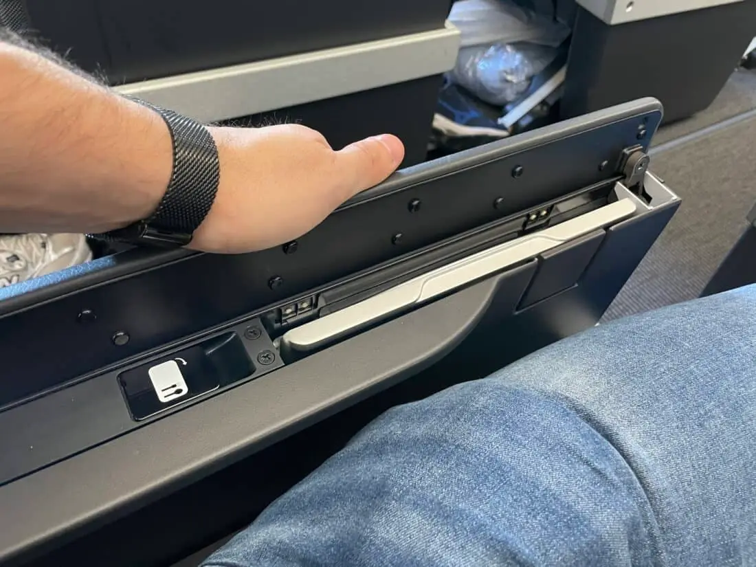 SAS Premium Economy LAX CPH Review Sitz Armstuetze Tisch