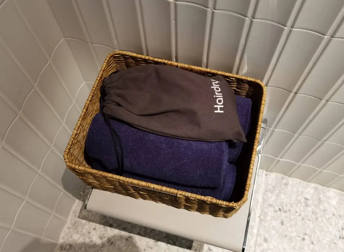 Oneworld Lounge ICN Handtuch